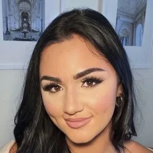 Sarah Bella