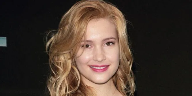 Alexia Fast