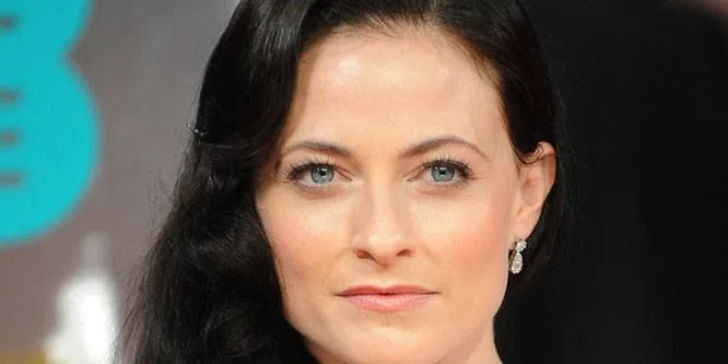 Lara Pulver