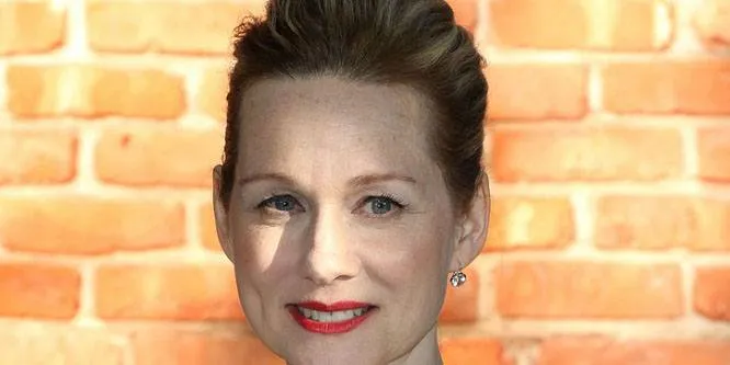 Laura Linney