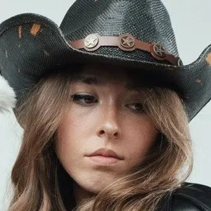 Hollie fy