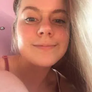 Hannah May (YouTube Star)