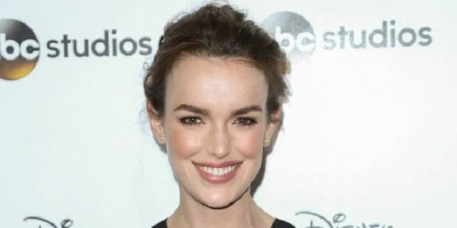 Elizabeth Henstridge