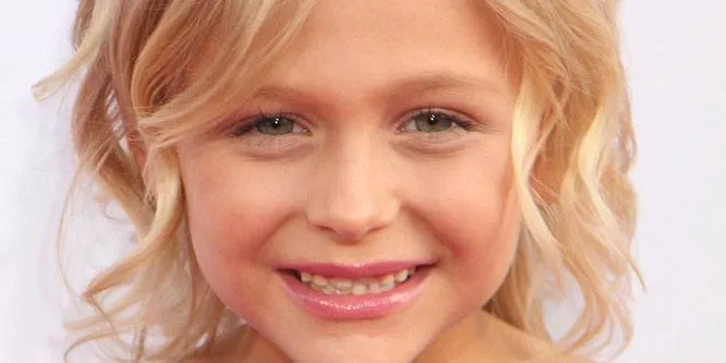Alyvia Alyn Lind