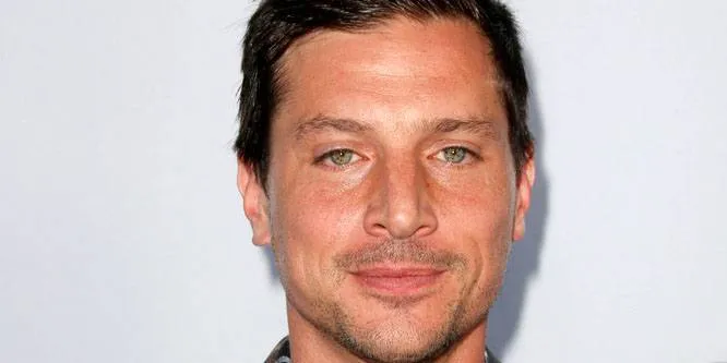 Simon Rex