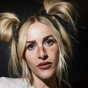 Sarah Blackwood (Rock Singer)