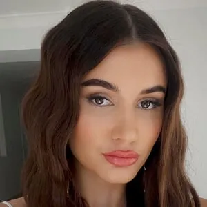 Isabelle Lee