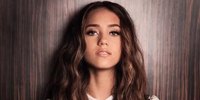 Skylar Stecker