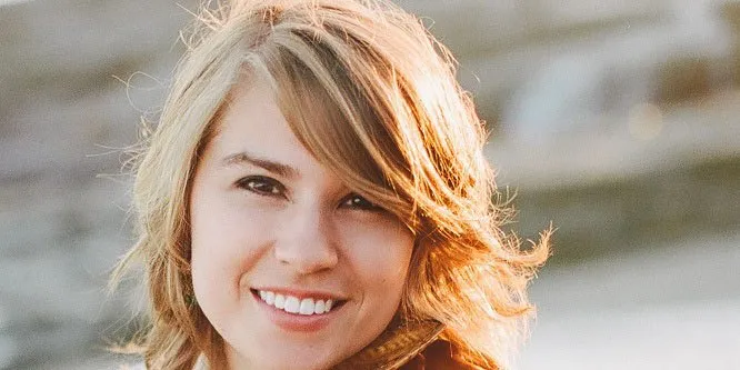 Taylor Davis (Violinist)