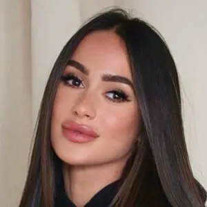 Julia Perez (Model)