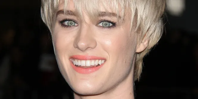 Mackenzie Davis (Movie Actress)