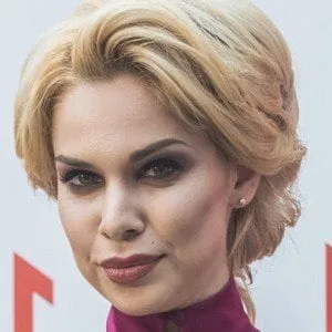 Samanta Tina