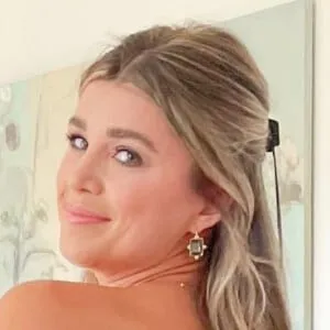Claire Couv Smith
