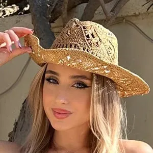 Amber Woods (Instagram Star)