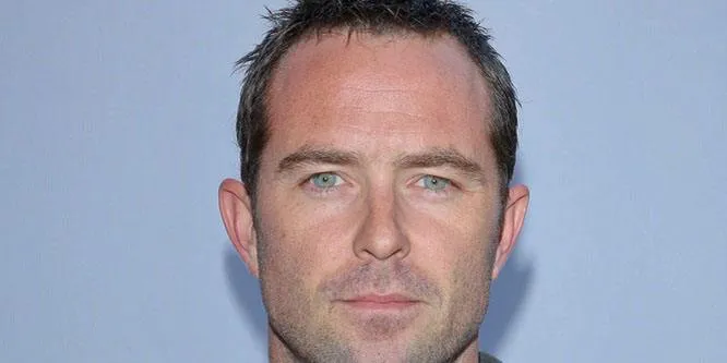 Sullivan Stapleton