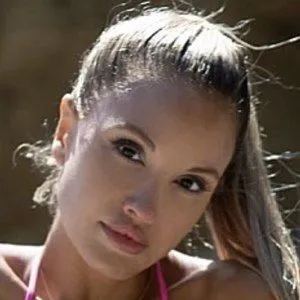 Elena Belle