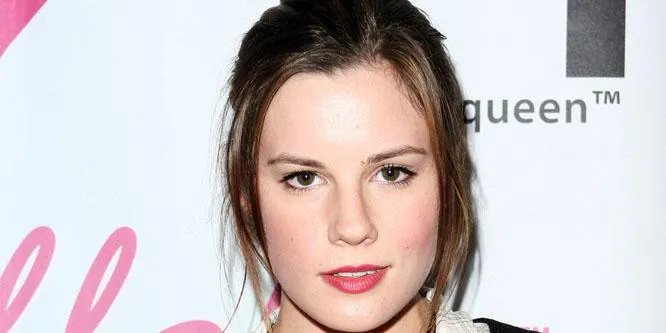 Chelsea Hobbs