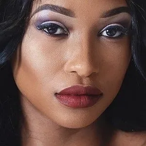 Zola Nombona