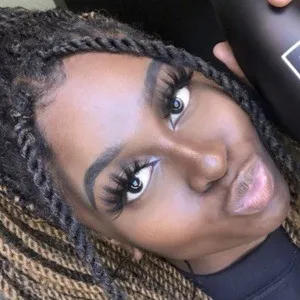 Theskinntyqueen