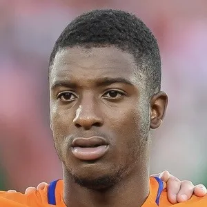 Riechedly Bazoer