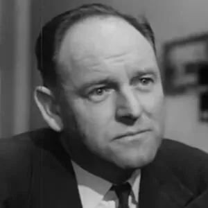 Bernard Lee