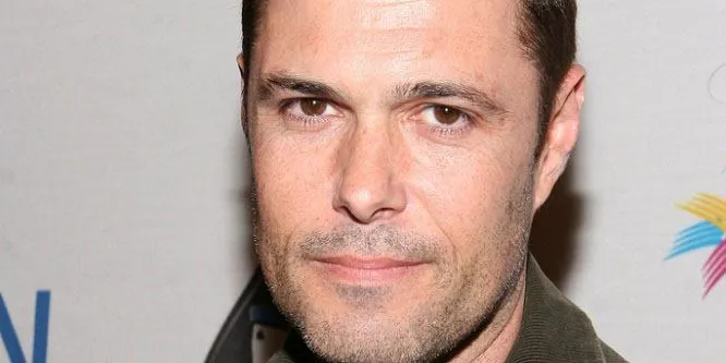 Carlos Bernard