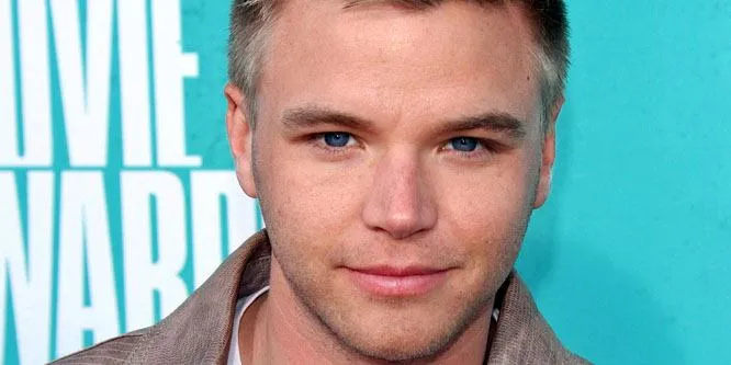 Brett Davern