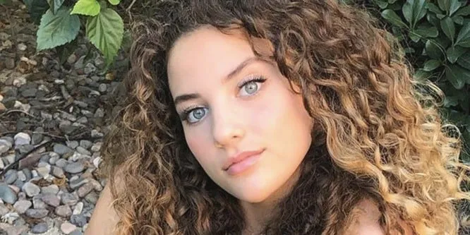 Sofie Dossi