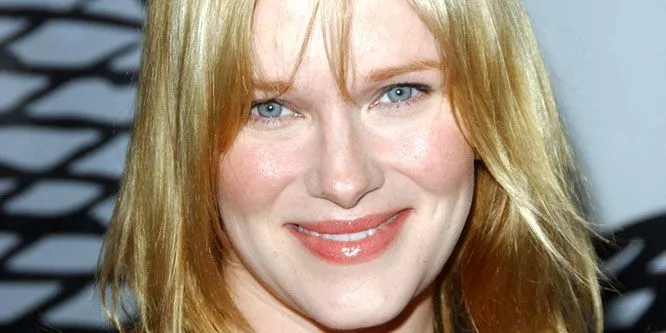 Nicholle Tom
