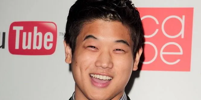 Ki Hong Lee