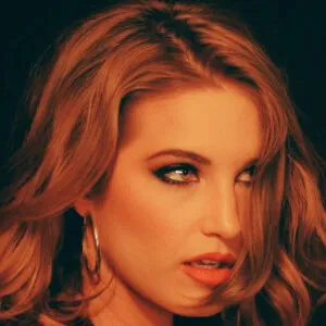 NINA (Pop Singer)