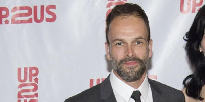 Jonny Lee Miller
