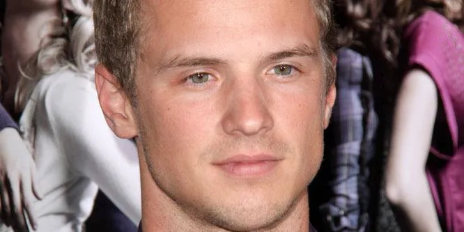 Freddie Stroma