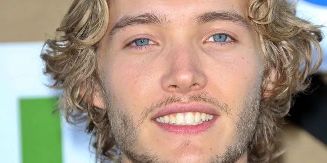 Toby Regbo