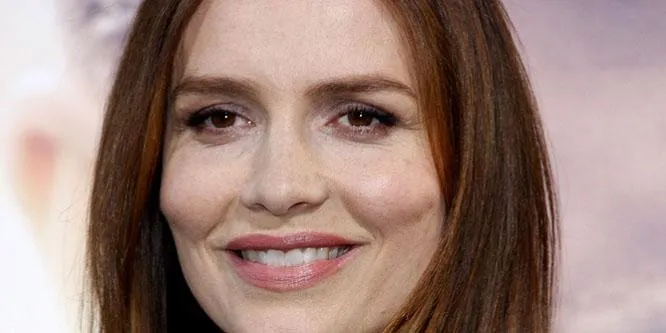 Saffron Burrows